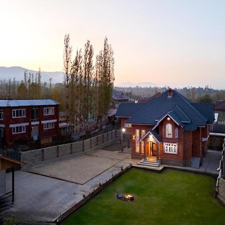 Stayvista At Shehjar With Mountain View, Garden Tangmarg 외부 사진