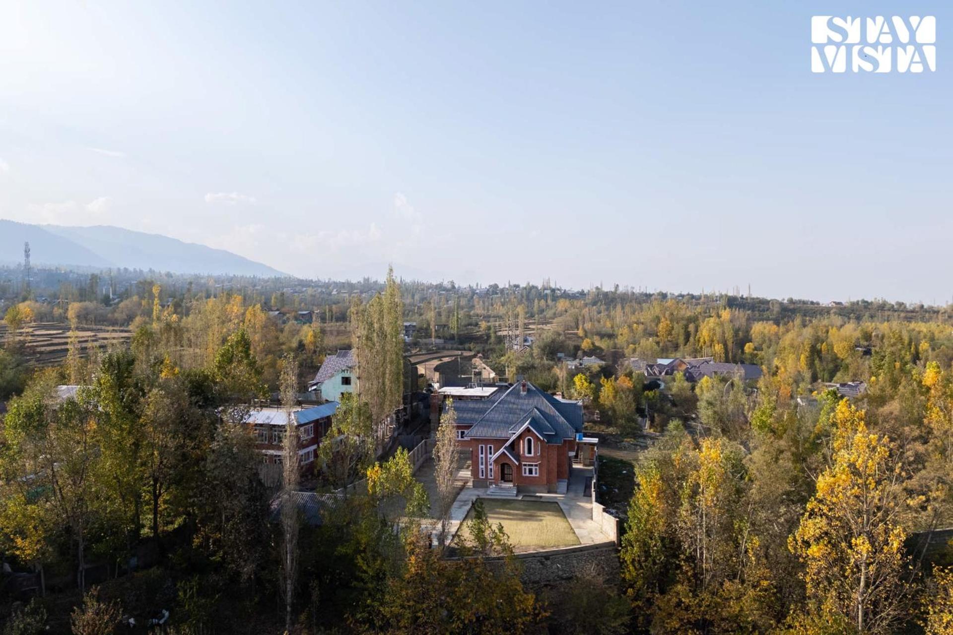 Stayvista At Shehjar With Mountain View, Garden Tangmarg 외부 사진
